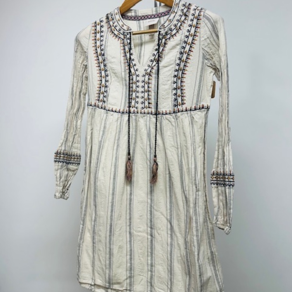 WOMANS DRESS